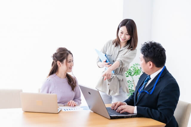 ブランディングコンサルを依頼するメリットと注意点